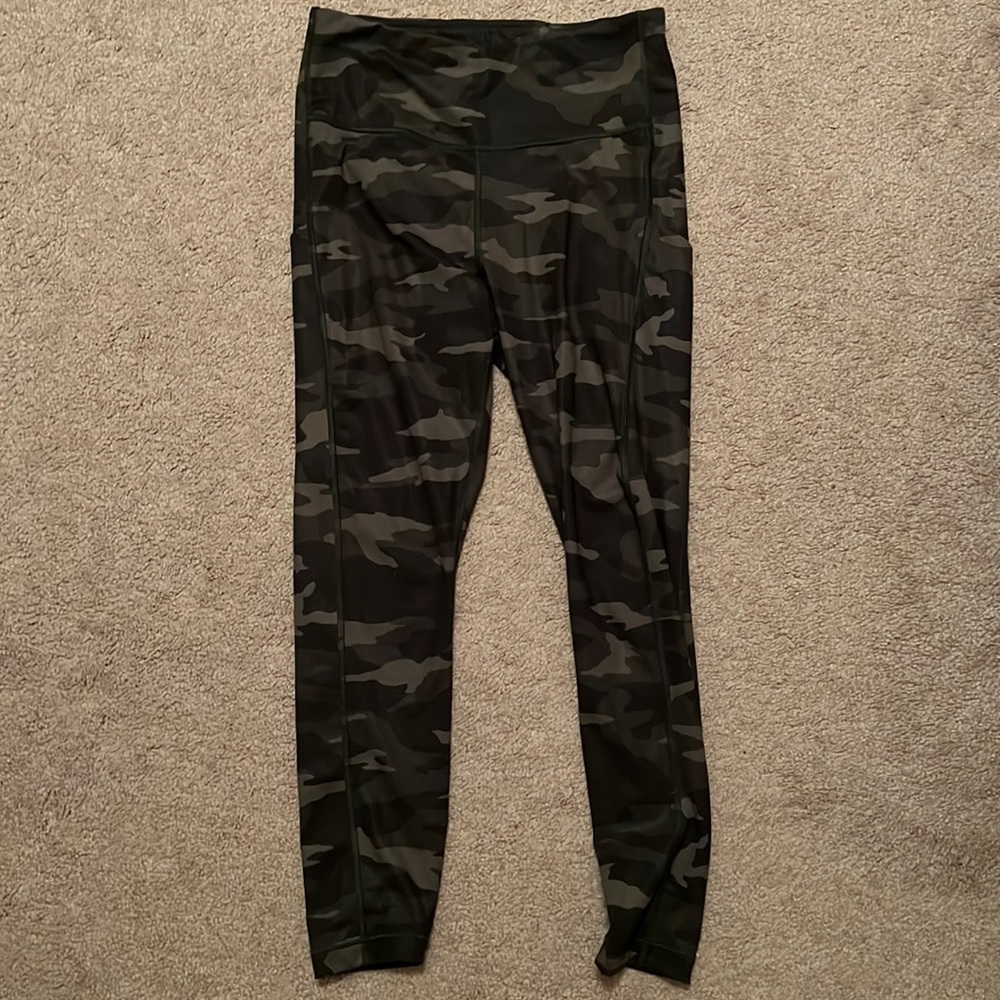 Athleta ultimate camo 7/8 tight